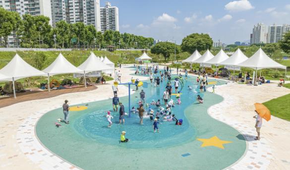 양천구 안양천 가족정원 물놀이장 전경