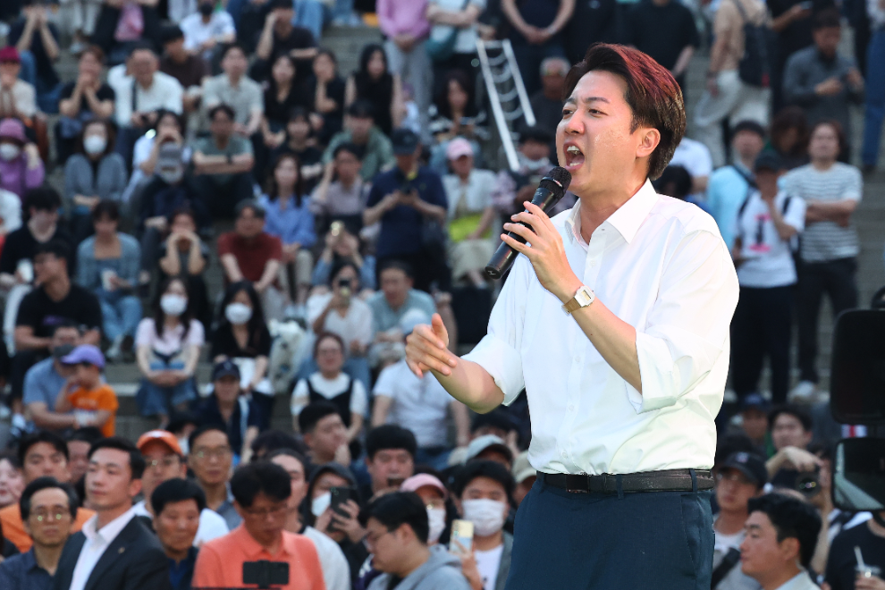 서울역 광장서 유세하는 이준석 후보(사진=연합뉴스)