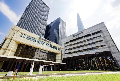 송파구보건소와 송파구청 전경