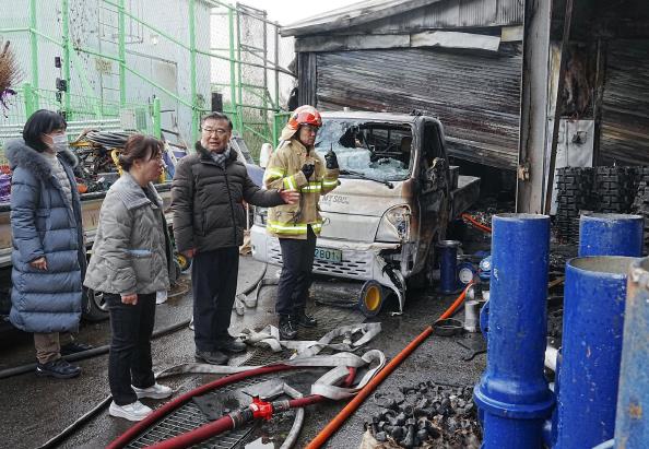 지난 3월, 신내동 동부수도사업소 화재 현장에 방문한 류경기 중랑구청장의 모습