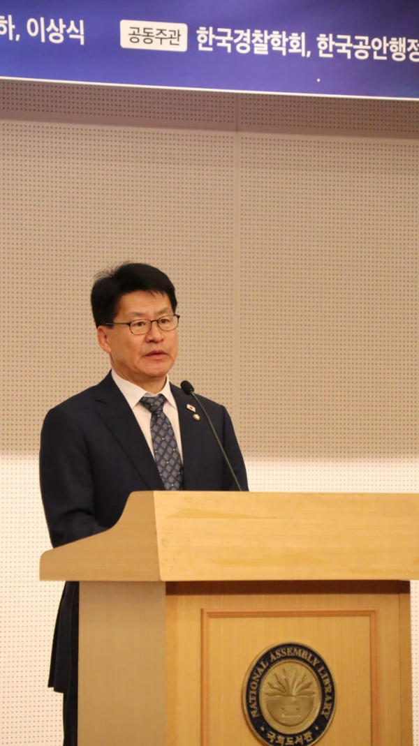 더불어민주당 임호선 의원(충북 증평·진천·음성)은 5일, 국회도서관 대강당에서 ‘경찰개혁 대토론회’를 개최하고 인사말을 하고 있는 모습.