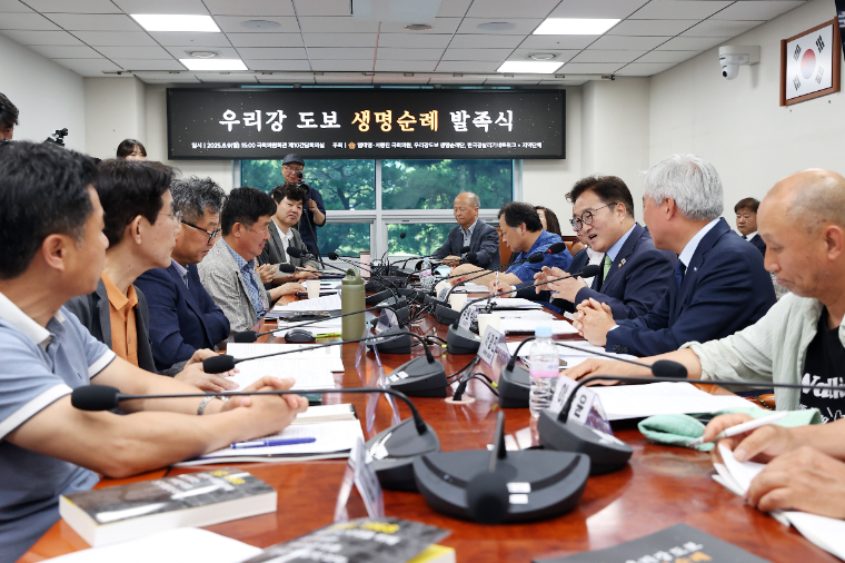 우원식 (오른쪽 가운데)국회의장 (사진=공보수석실)