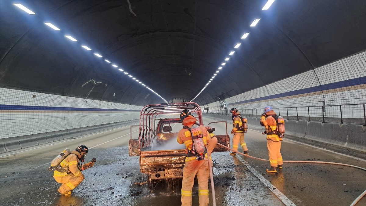 사패산터널 차량 화재 현장(사진=연합뉴스)