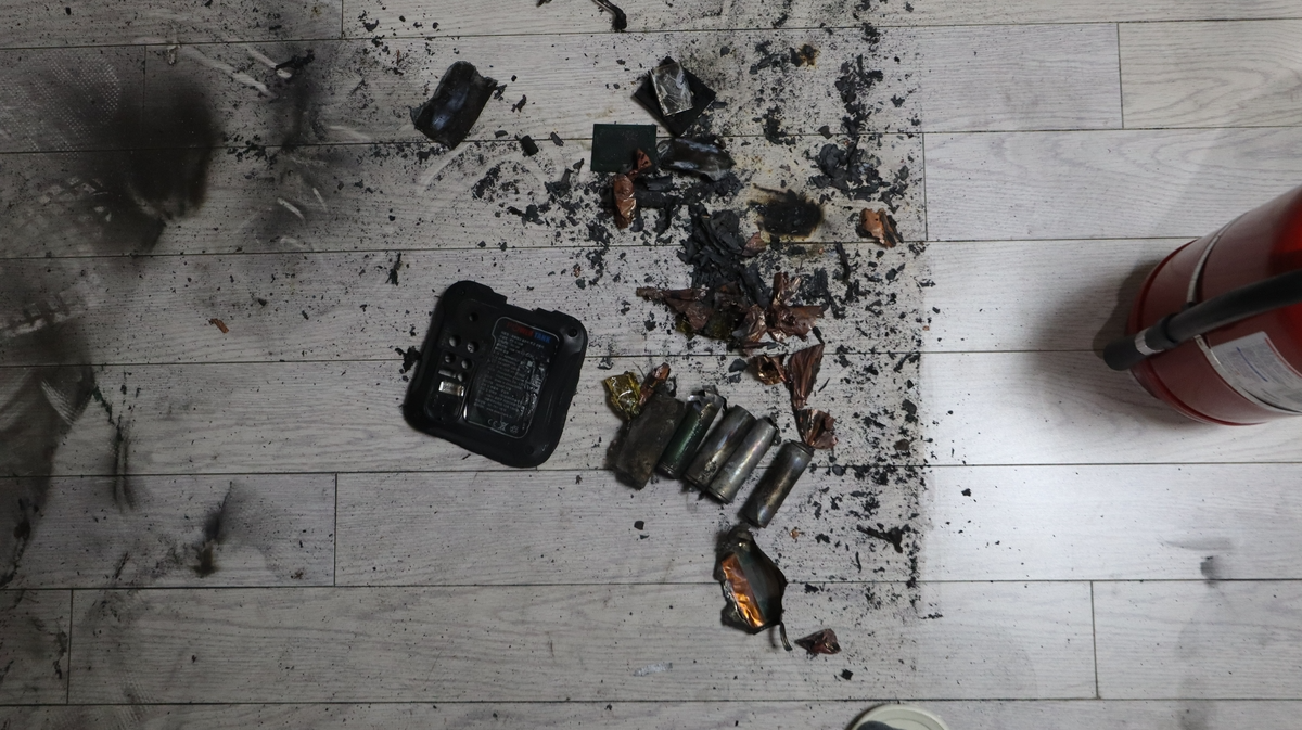 폭발한 무선 선풍기용 리튬이온배터리(사진=연합뉴스)
