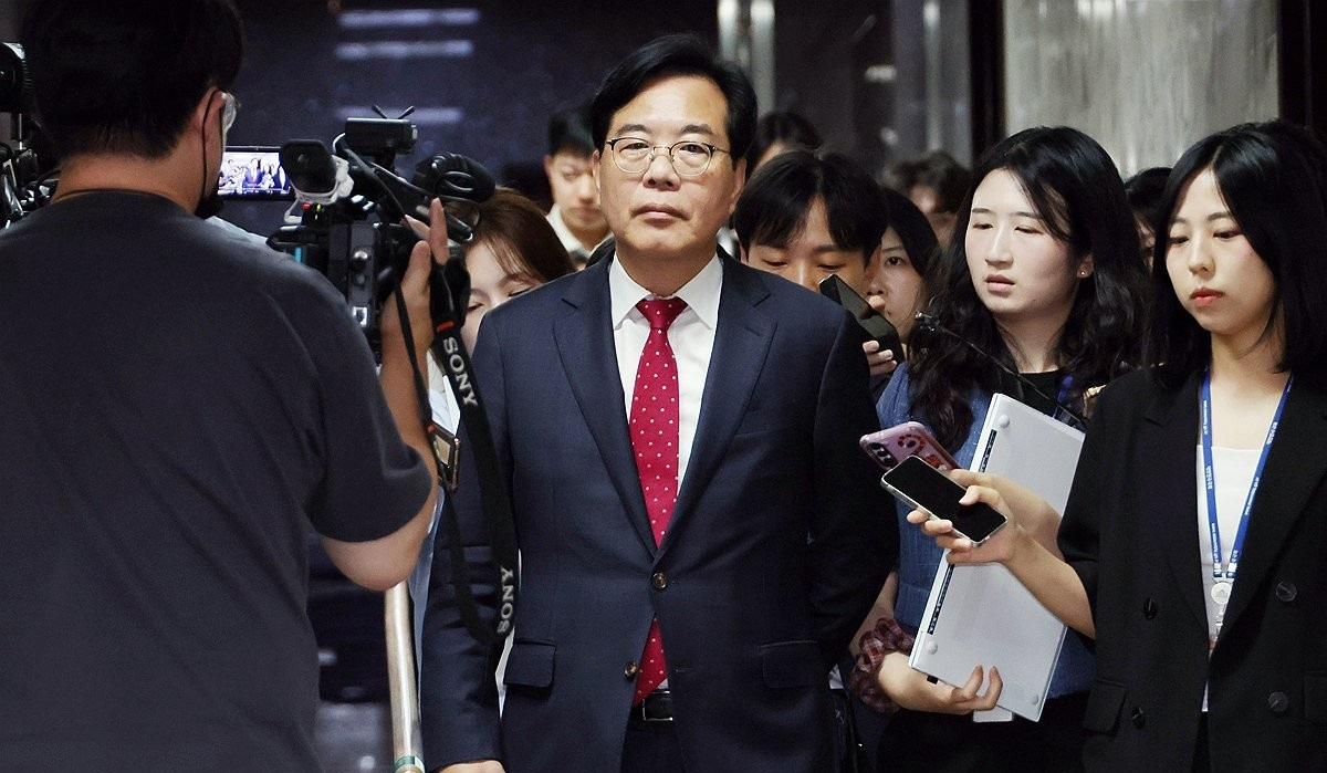 취재진 질문 받는 송언석 원내대표(사진=연합뉴스)