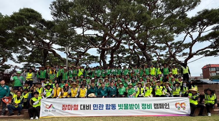 서령상가, 번화로 일원 등에서 19일 진행된 민관 합동 빗물받이 정비