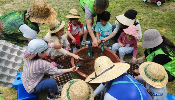 어린이 대상 텃밭생태 프로그램 운영 모습