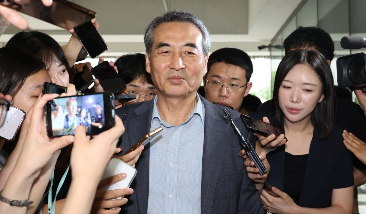 출근하는 민중기 특검(사진=연합뉴스)