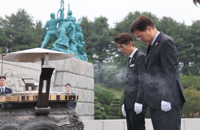 우원식 의장, 제75주년 6.25전쟁 기념식 참석 및 국립대전현충원 참배