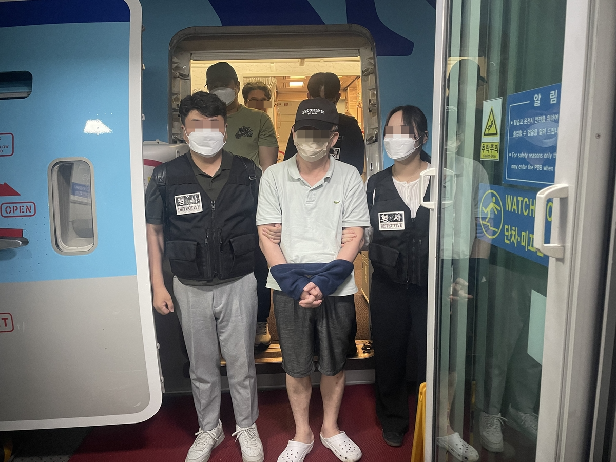 18년만에 필리핀서 강제 송환된 은행 횡령사범(사진=연합뉴스)