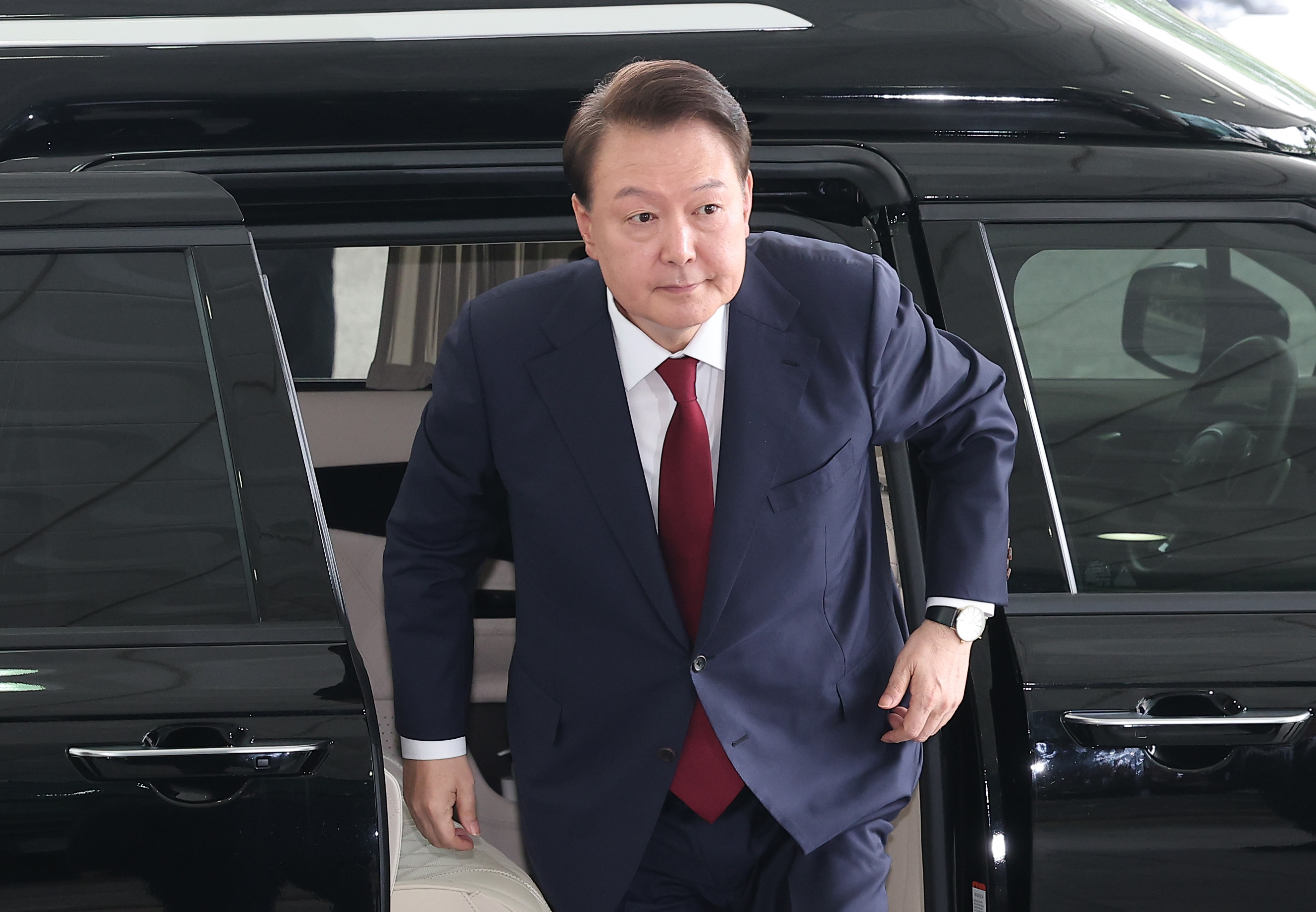 윤석열 전 대통령이 28일 피의자 신분으로 내란특검 조사를 받기 위해 서울 서초구 서울고검 청사로 출석하고 있다. 사진=연합뉴스