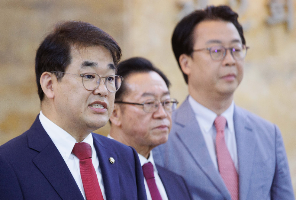 김민석 국무총리 후보자 인사청문특별위원회 국민의힘 간사를 맡고 있는 배준영 의원이 26일 서울 여의도 국회 로텐더홀에서 기자회견을 하고 있다. 사진=연합뉴스