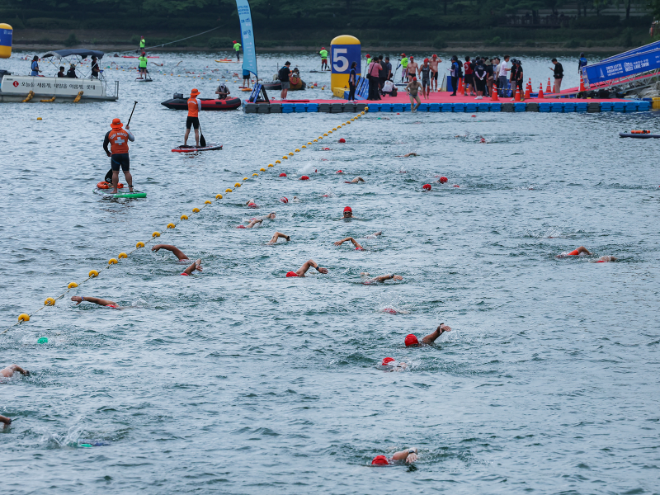 롯데월드타워, 올해 4회째 '2025 롯데 아쿠아슬론’ 성료