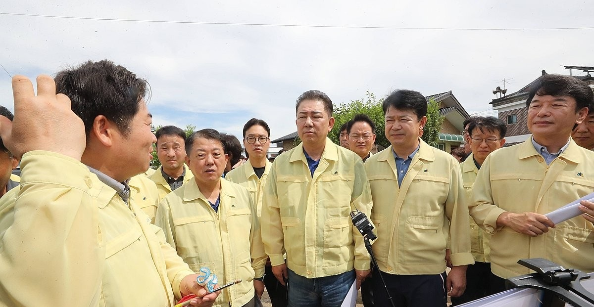 수해 현장 찾은 민주당 지도부(사진=연합뉴스)