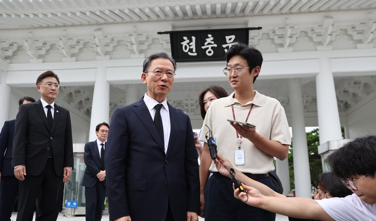 현충원 참배에 나선 정성호 법무부 장관(사진=연합뉴스)