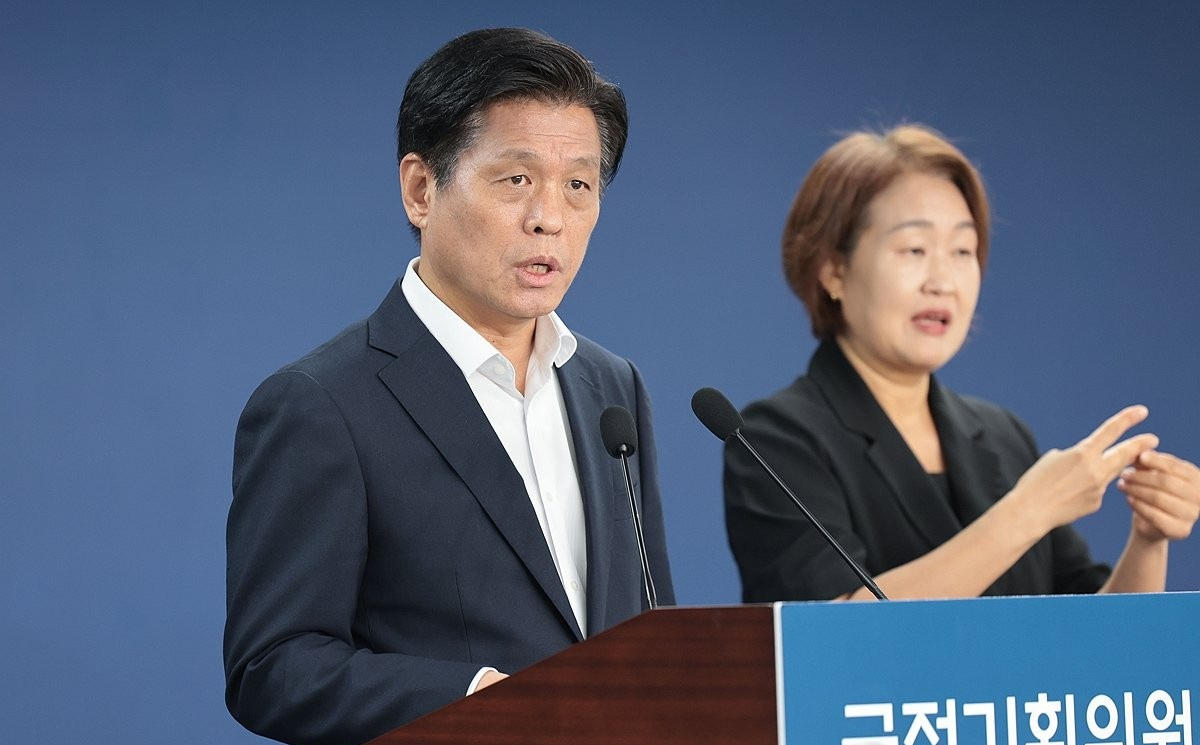 정례 브리핑하는 조승래 대변인(사진=연합뉴스)
