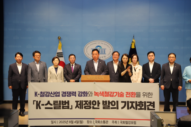 어기구 (가운데) 국회의원 (사진=의원실)