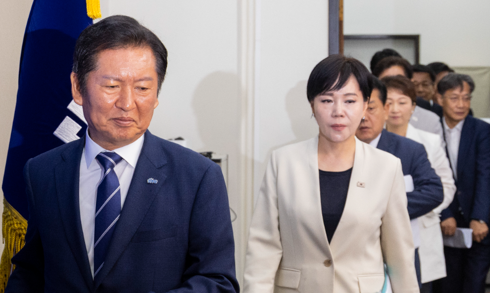 최고위 입장하는 민주당 지도부(사진=연합뉴스)