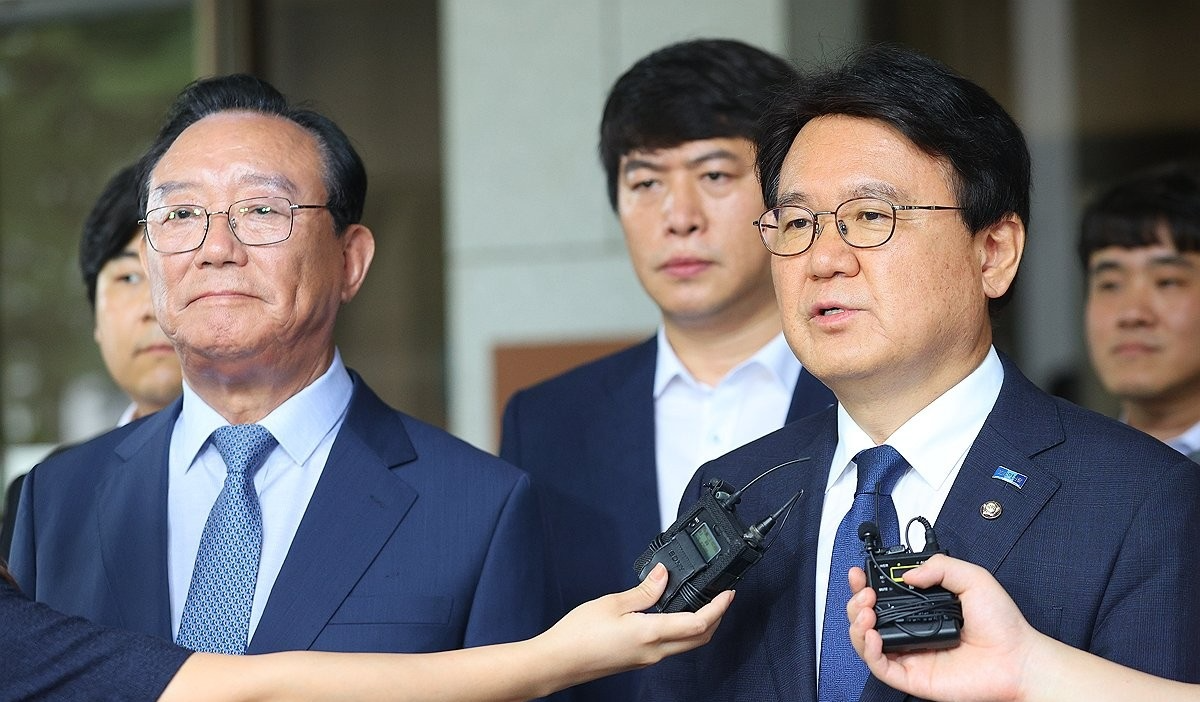 무죄 입장 전하는 황운하-송철호(사진=연합뉴스)