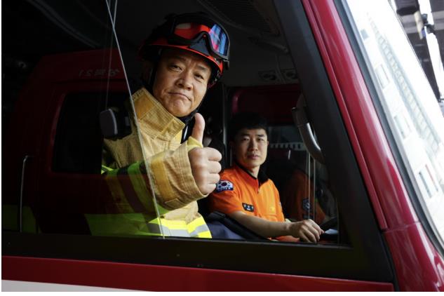 이승로 성북구청장이 긴급차량 길터주기 훈련을 진행하고 있다