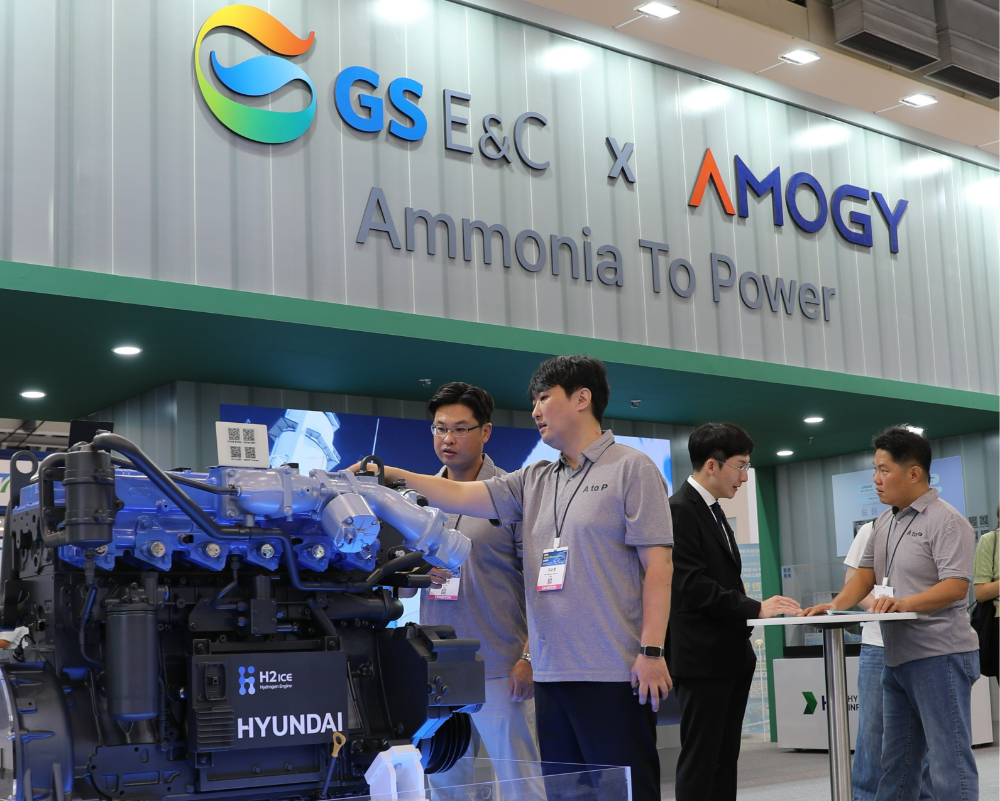 GS건설과 AMOGY(아모지)가 함께 참여한 '2025년 기후산업국제박람회'에서 선보인 무탄소 분산에너지 사업 부스.(사진=GS건설)