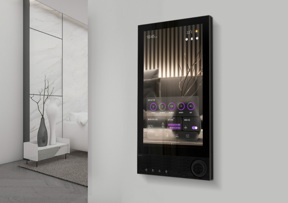 HDC랩스가 개발한 베스틴 AI홈에이전트는 자연어 처리(NLP)기술과 홈 네트워크 제어 시스템을 결합한 지능형 홈서비스 에이전트로, 음성 인식 및 분석을 통해 사용자를 구별하고 개인 맞춤형 생활 정보를 제공한다.(사진=HDC현대산업개발)