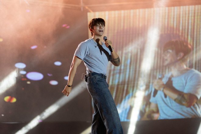 가톨릭관동대, 70주년 기념 축제 ‘NA:VY WAVE’ 개최..."가수 마크툽 직접 장학금 전달"