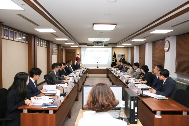 창원지방법원은 8월 27일 법원에서 경남지방변호사회와 업무간담회를 갖고 있다.(제공=창원지법)