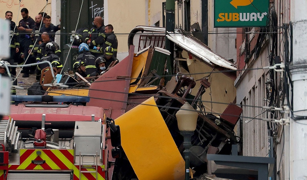 포르투갈 리스본 전차 탈선 사고 현장(사진=연합뉴스)