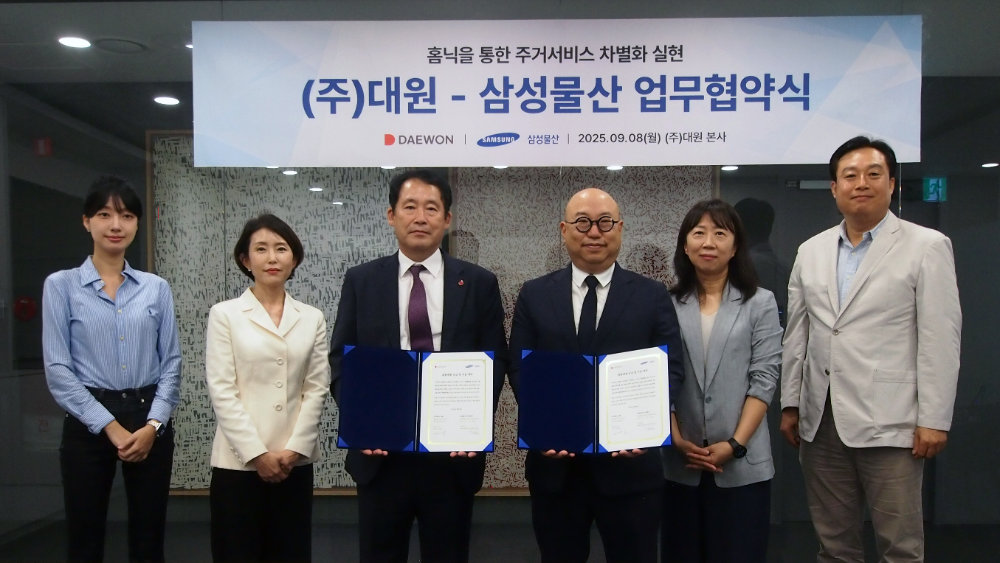 9월 8일 ㈜대원 김두식대표이사와 삼성물산 김명석부사장 등 등 관계자들이 홈닉 도입을 위한 파트너십 추진 계약을 체결했다.(사진=대원)