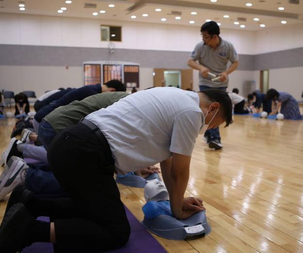 은평구청 전 직원 대상 심폐소생술 교육 모습