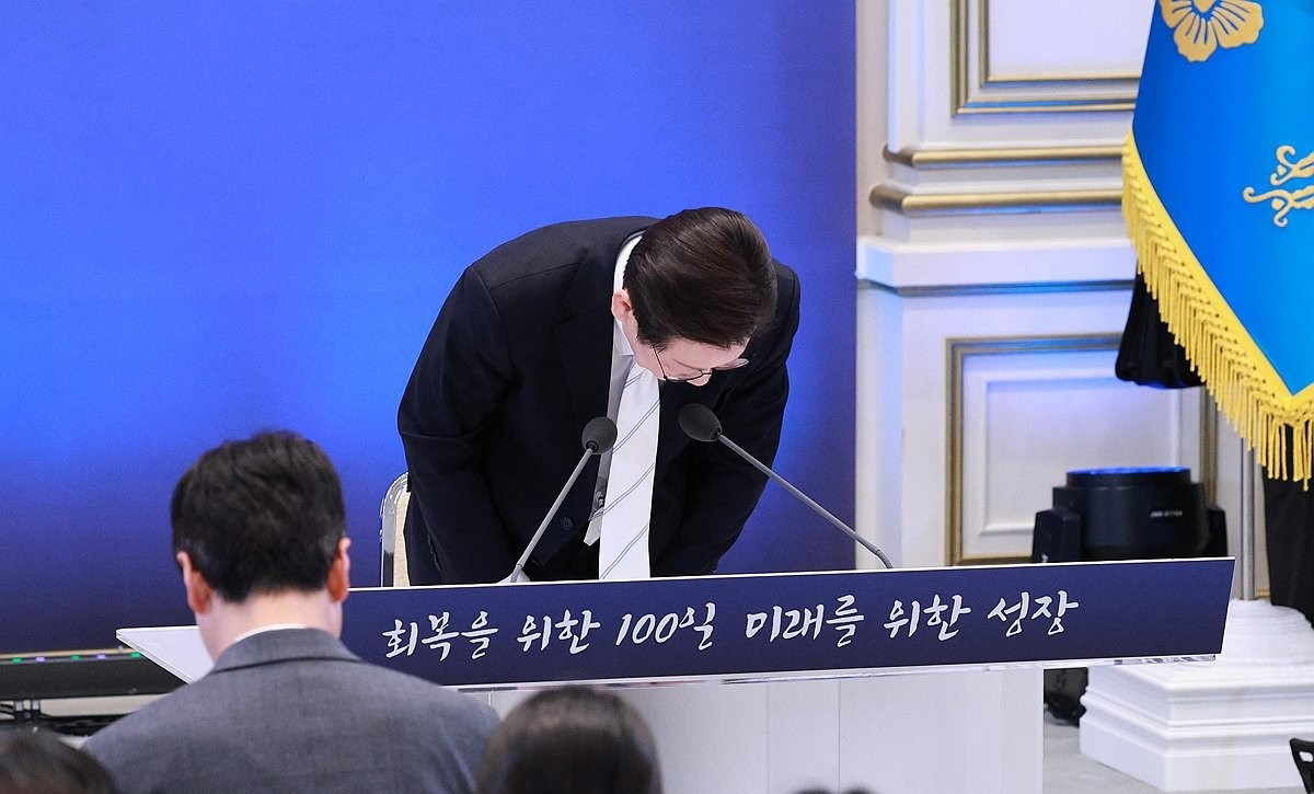 취임 100일 기자회견서 인사하는 이재명 대통령(사진=연합뉴스)