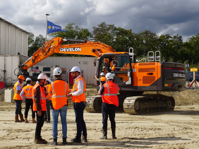 HD현대인프라코어, 굴착기 긴급제동 안전 기술 프랑스서 첫 시연