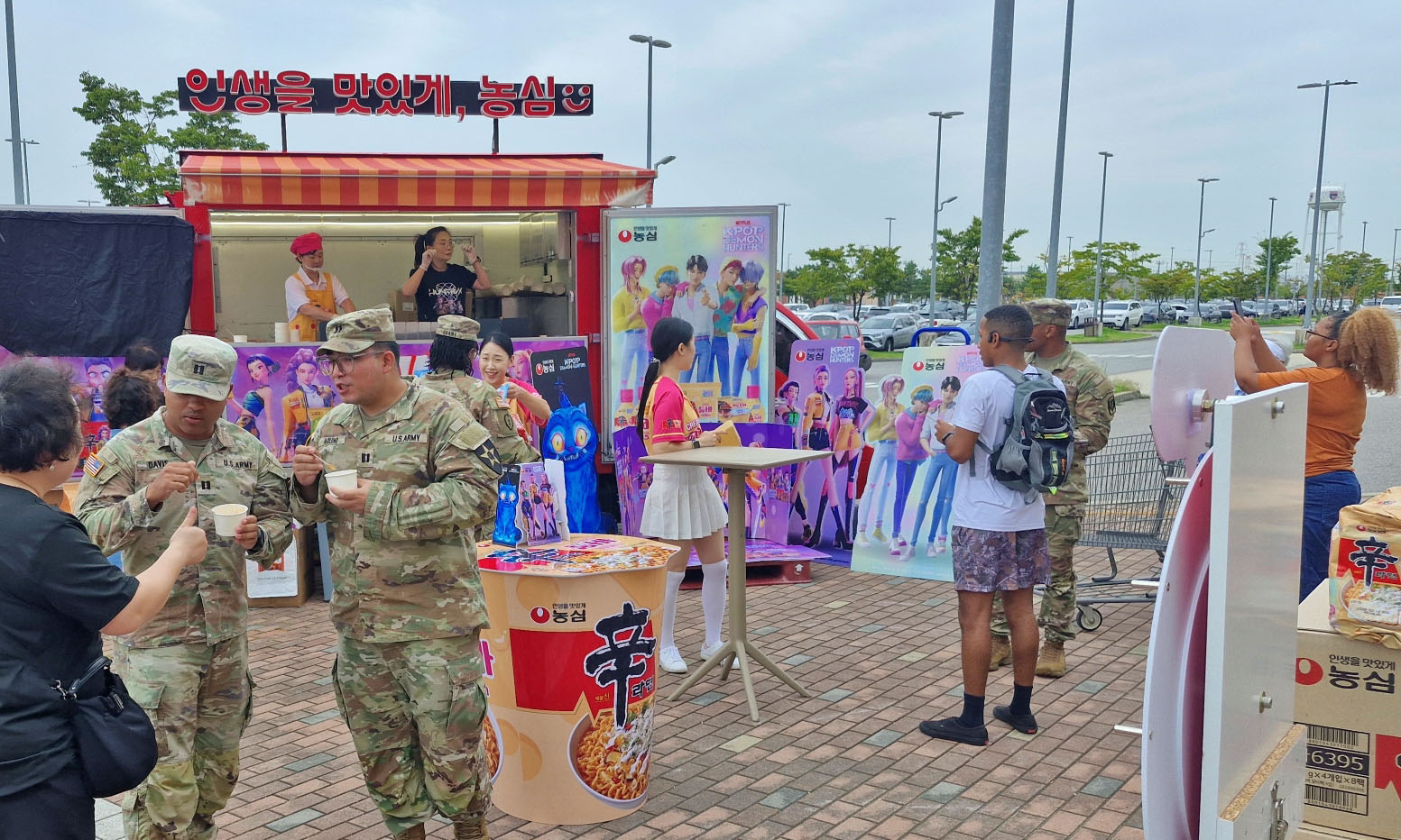 농심, 평택 미군기지에서 신라면 푸드트럭 행사 진행