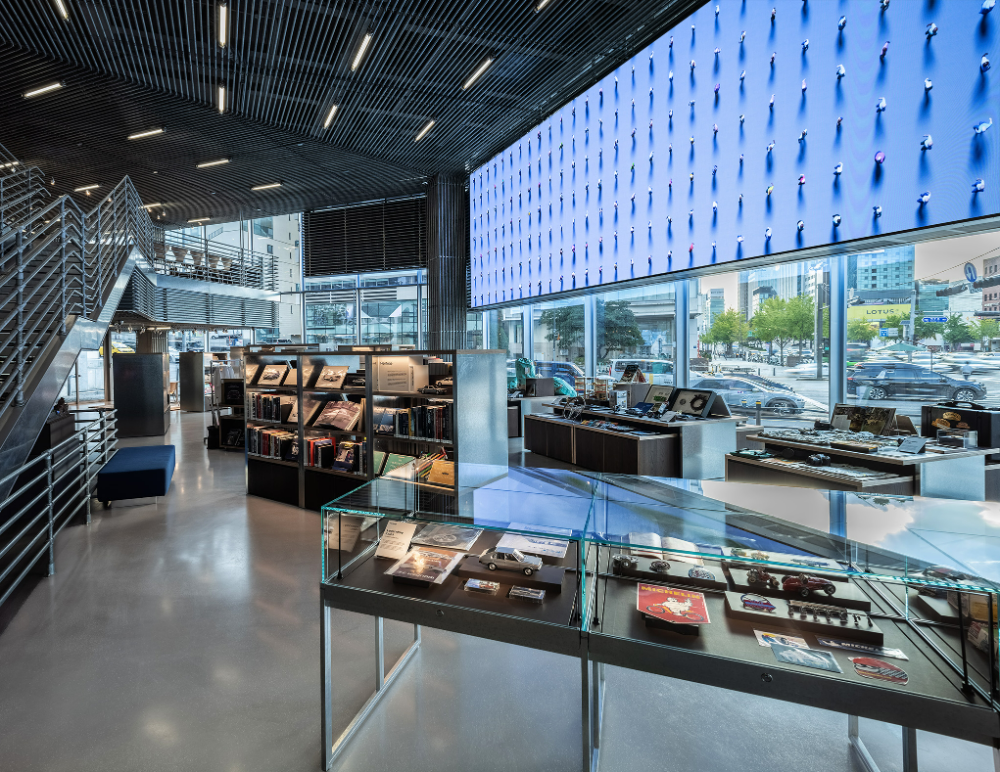 현대 모터스튜디오 서울 1~2층에 위치한 '오토라이브러리'(사진=현대자동차)