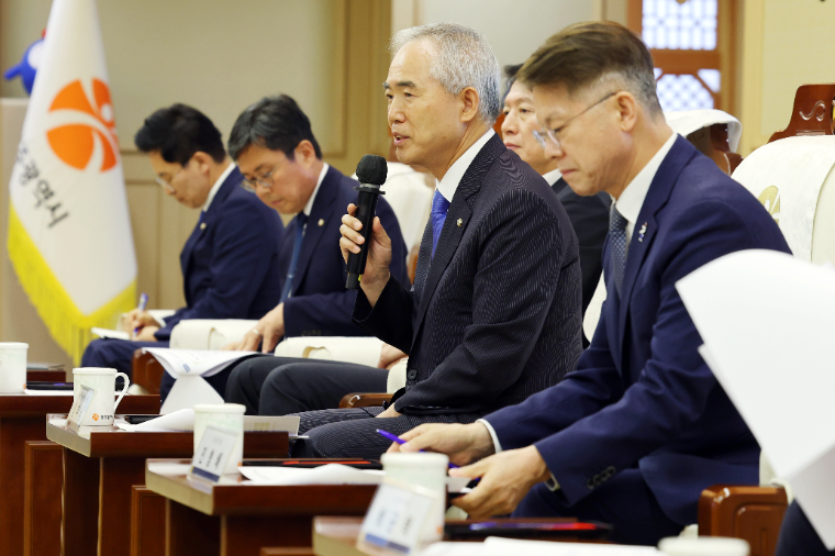 양부남 (두번째) 국회의원 (사진=연합뉴스)