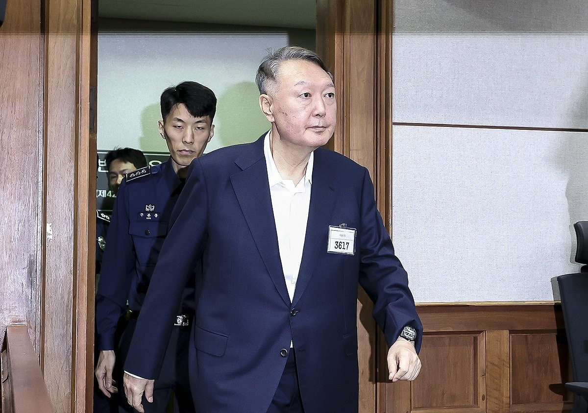 법정 들어서는 윤석열(사진=연합뉴스)