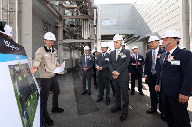 LS-엘앤에프 배터리솔루션, '1조 투입' 새만금 배터리 소재 공장 준공