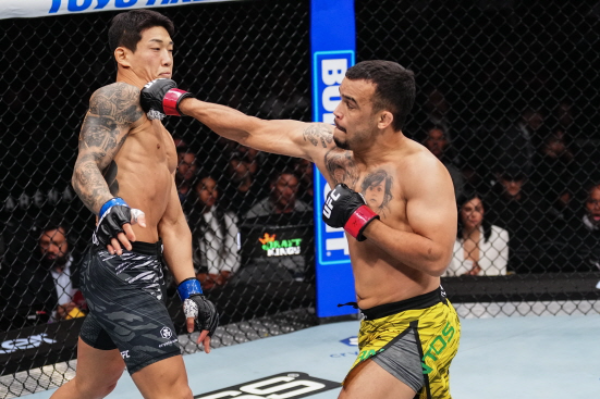 다니엘 산토스VS 유주상 경기 모습.(사진=UFC 한국 미디어 커뮤니케이션)