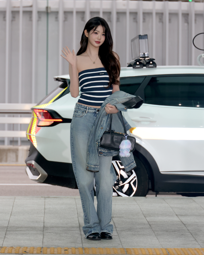 아이브 장원영·미야오 엘라, 미우미우 2026 봄 여름 컬렉션 패션쇼 참석 전경. (사진=미우미우)