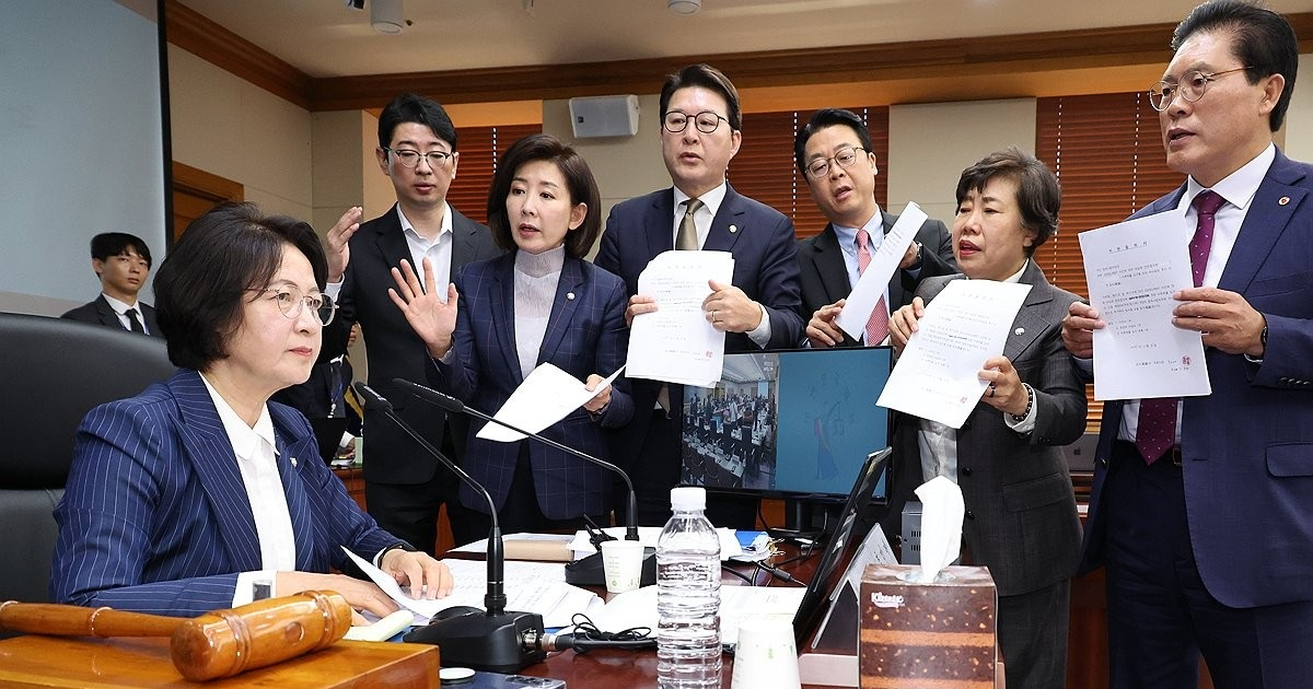 법사위 국감에서 항의하는 국민의힘(사진=연합뉴스)