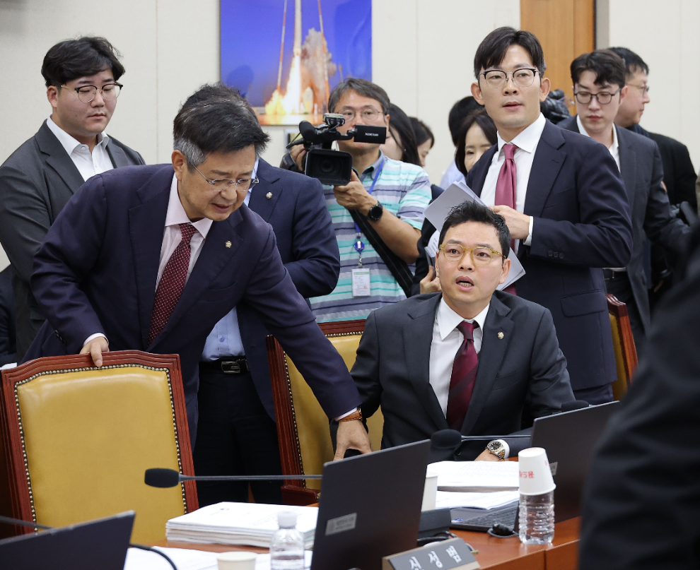 과방위 여야, '문자 폭로 사태' 충돌(사진=연합뉴스)