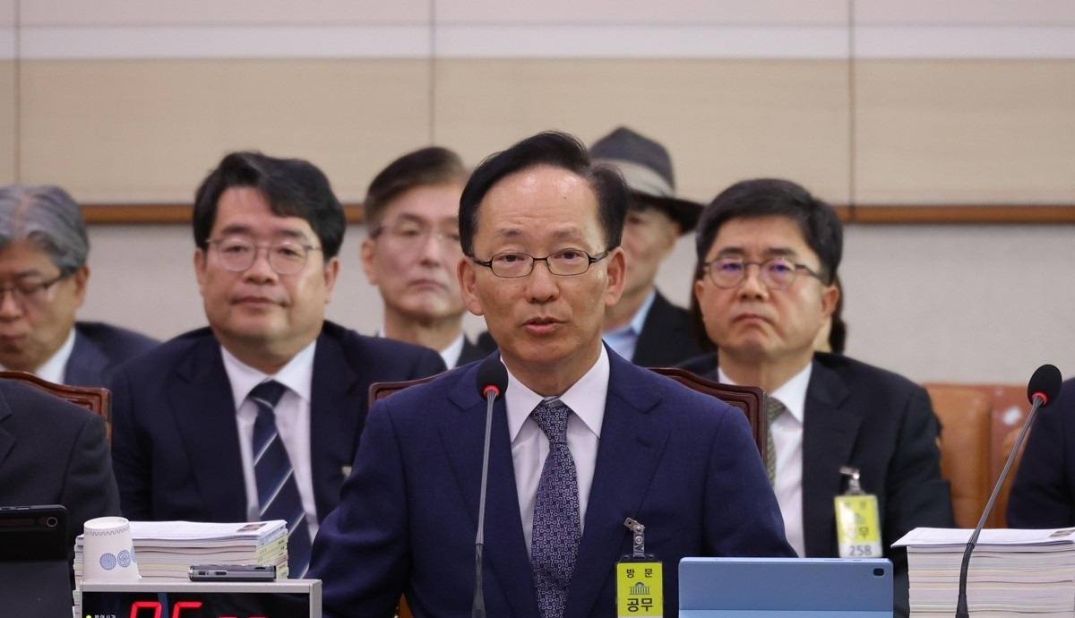 의원 질의에 답하는 김대웅 서울고법원장(사진=연합뉴스)