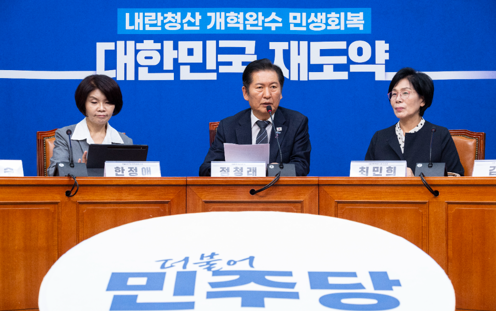 민주당 언론개혁특위 발표에서 발언하는 정청래 대표(사진=연합뉴스)