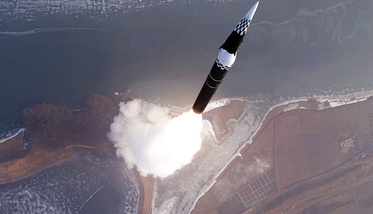 북한, 신형 극초음속 중장거리 탄도미사일 시험발사 진행(사진=연합뉴스)