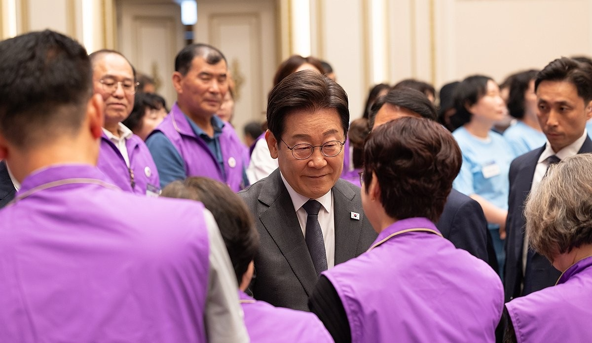 지난 7월 유가족 만나 위로를 건넨 이재명 대통령(사진=연합뉴스)