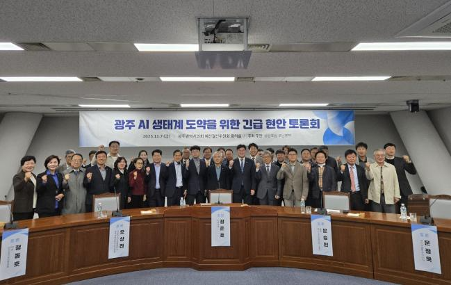 정준호 (가운데 오른쪽) 국회의원 (사진=의원실)