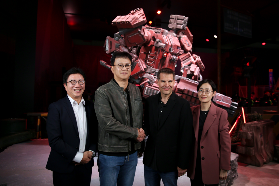 왼쪽부터 최원종 엔씨소프트 IP얼라이언스실장(상무), 배재현 빅파이어 게임즈 대표 겸 엔씨소프트 CDA(Chief Development Advisor, 부사장), 제러미 홀렛(Jeremy Hollett) 마이크로소프트 애저(Azure) 고객 신뢰 엔지니어링(CRE) 총괄 부사장(Corporate Vice President), 임옥희 한국마이크로소프트 고객 성공 사업부(Customer Success Unit) 부문장. 사진=엔씨소프트