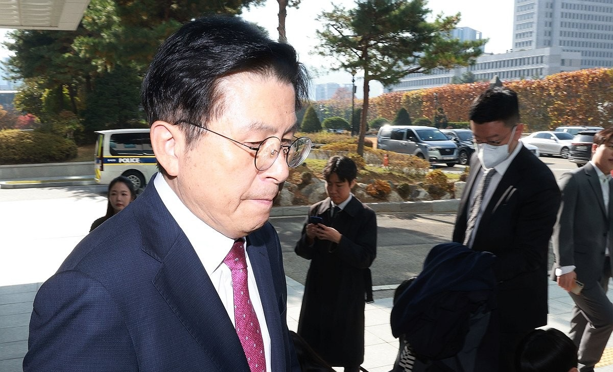 특검 사무실 향하는 황교안 전 국무총리(사진=연합뉴스)