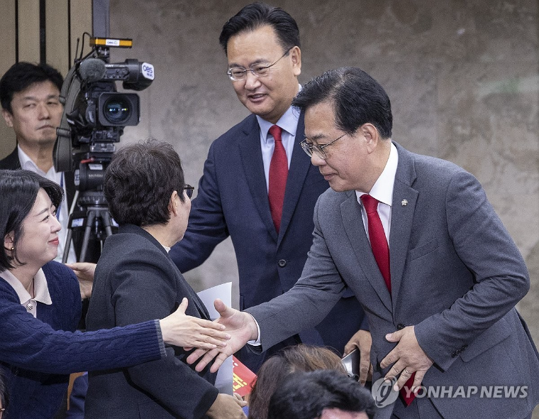 유상범 (가운데) 국회의원 (사진=연합뉴스)